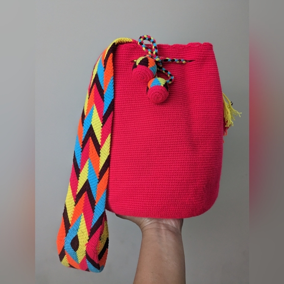 Authentic Wayuu bag / Fuchsia  pink  / multicolored strap/ Size M/ Mochila Wayuu - Picture 8 of 8